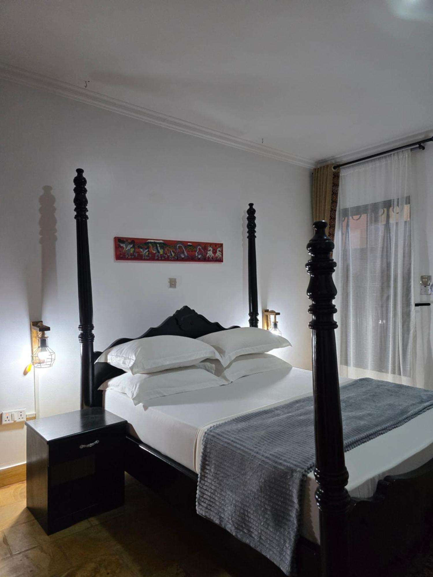 Sprunger Avenue - Tulia Homes Moshi Room photo