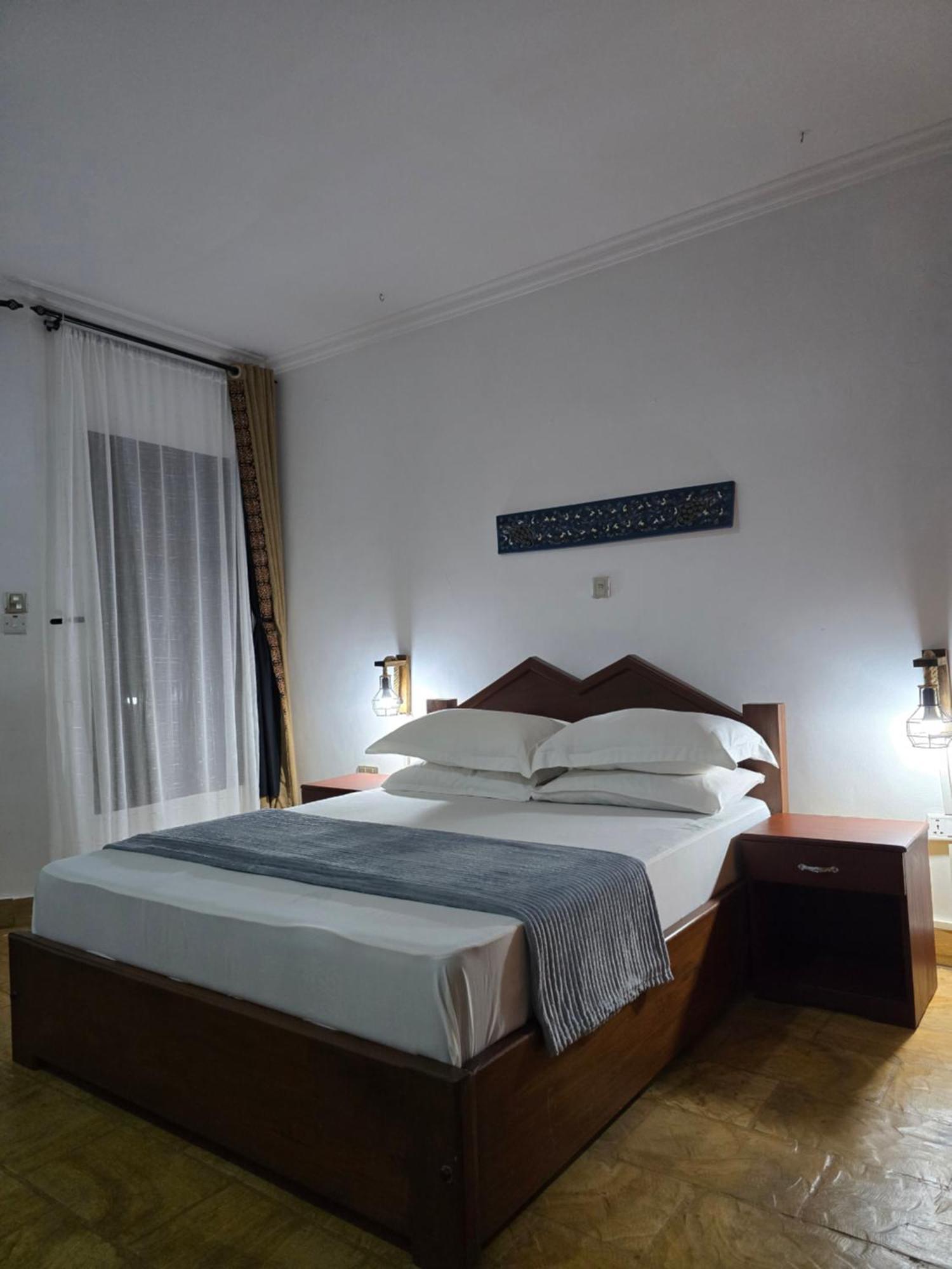 Sprunger Avenue - Tulia Homes Moshi Room photo