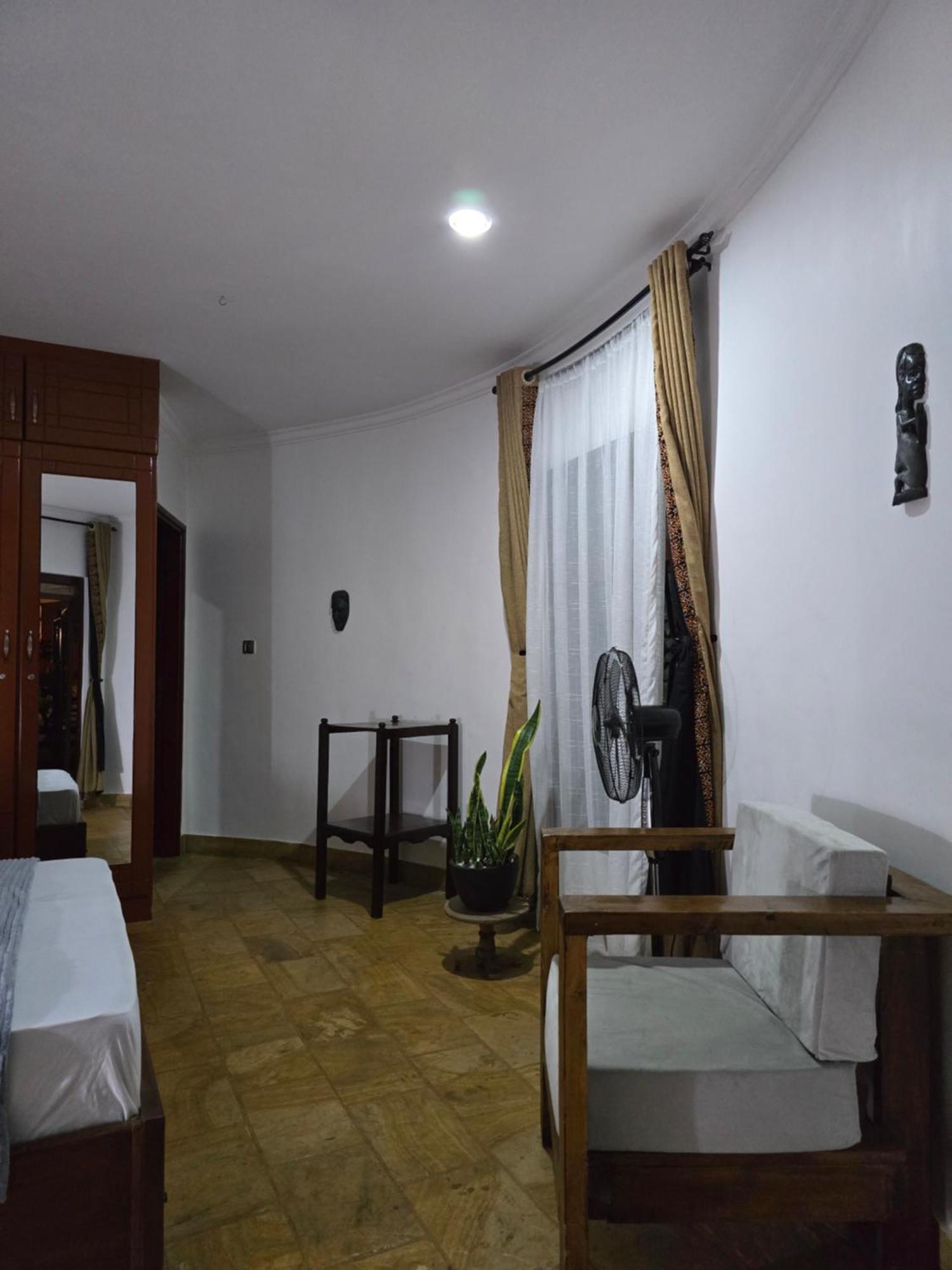 Sprunger Avenue - Tulia Homes Moshi Room photo